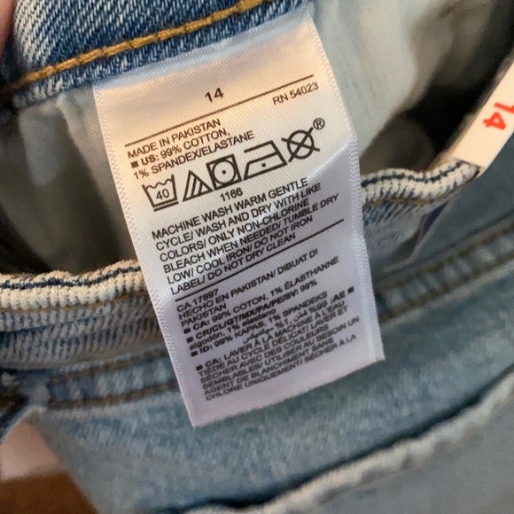 NWT Old Navy Light Wash Cut Off High Waisted OG Straight Jean Shorts - Picture 8 of 8